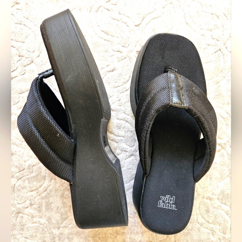 Wild Fable flip flops , size 6
